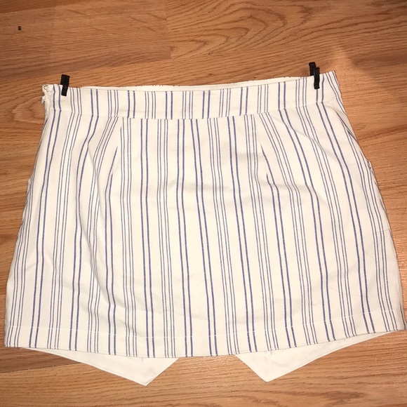 BCBGMAXAZRIA Beckett White Blue Striped Mini Skirt - Picture 3 of 4